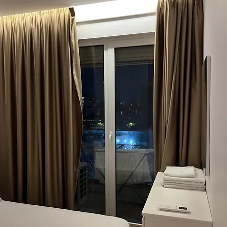 Renas Apartment1 Apartament