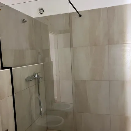 Renas Apartment1 *