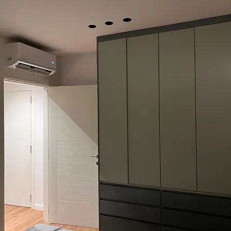 Renas Apartment1 טיראנה