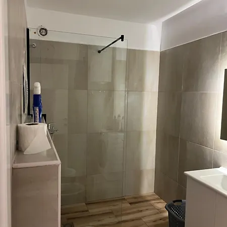 דירה Renas Apartment1 *