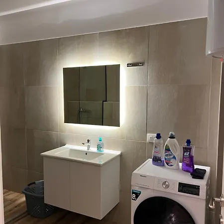 Renas Apartment1 شقة تيرانا